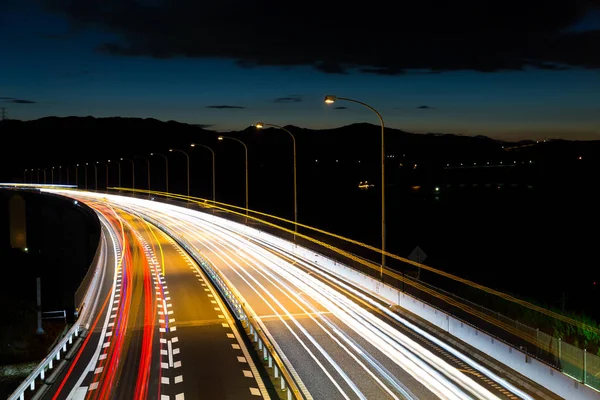 Licht paden autosnelweg — Stockfoto