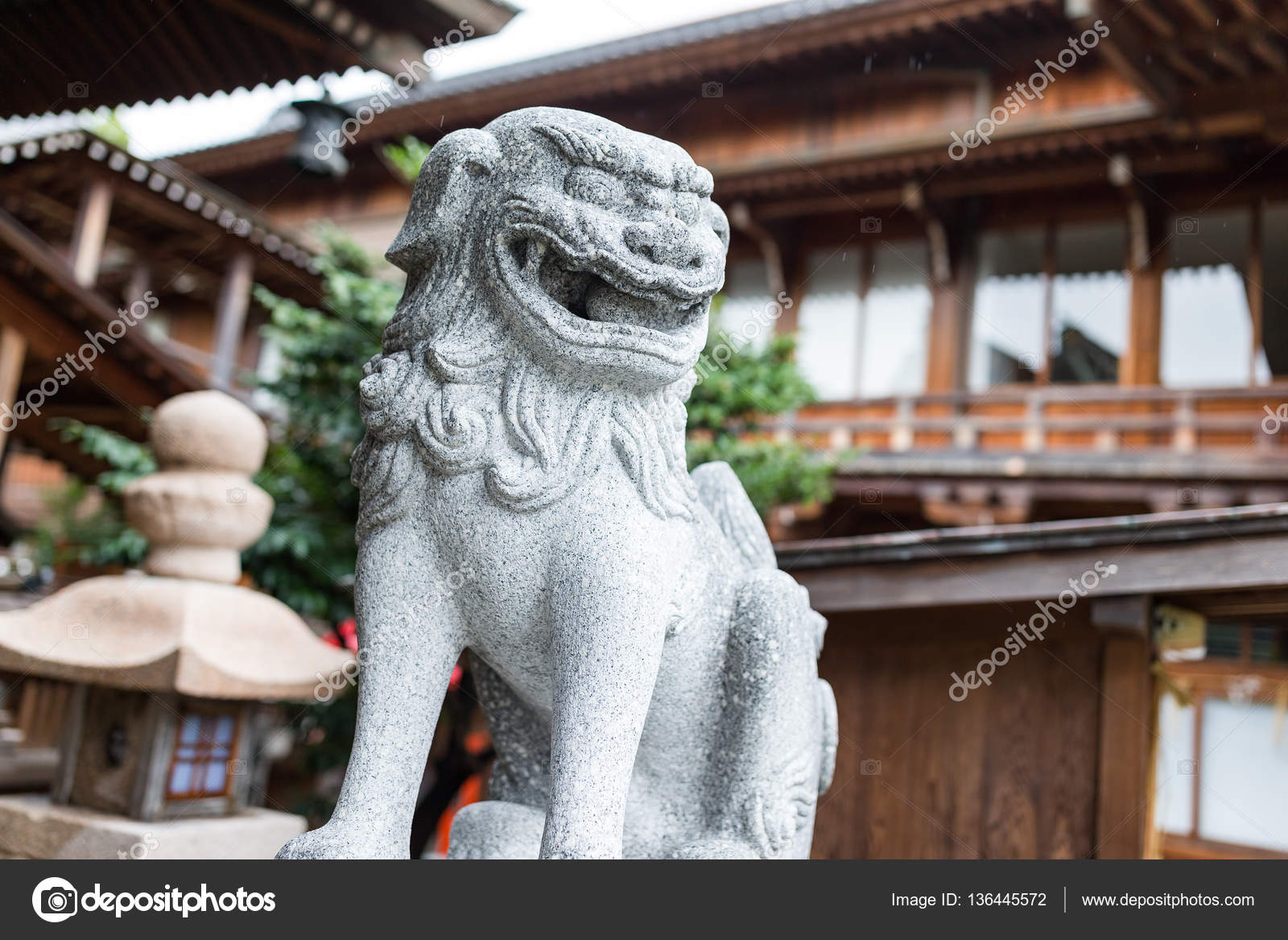 Japanese lion statue in temple — Stock Photo © leungchopan 136445572