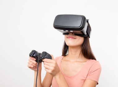 Yine de sanal gerçeklik arayan ve joystick kullanarak kadın