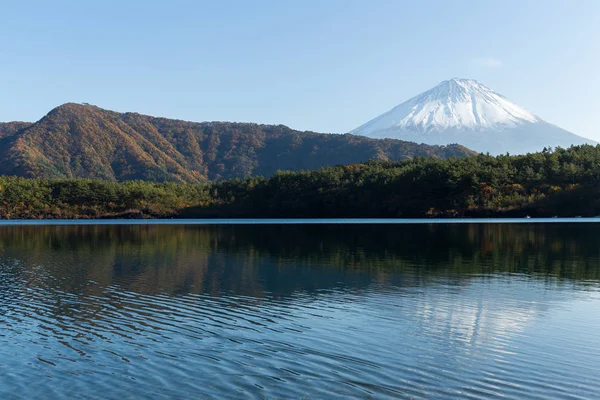 Fuji berget och Lake Saiko — Stockfoto