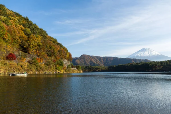 Mount Fuji and lake at autumn — Stock Photo, Image