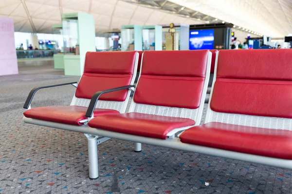 在机场大厅的空椅子 — 图库照片