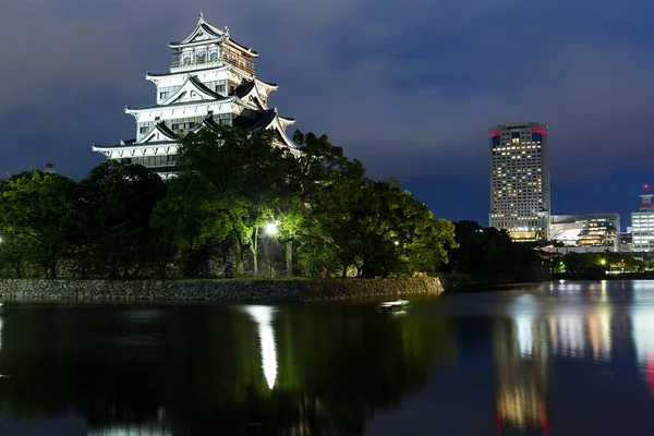 Castillo de Hiroshima a orillas del río Otagawa —  Fotos de Stock