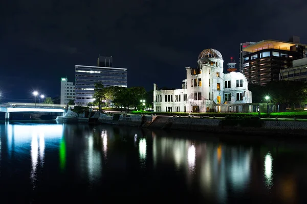 Cúpula de bomba atômica na cidade de Hiroshima — Fotografia de Stock