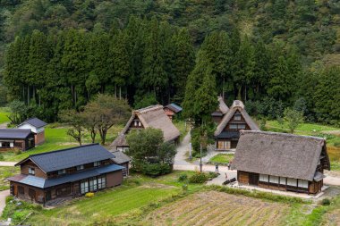 Tarihi Japon köylerinde Shirakawa