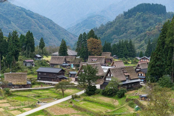 伝統的な日本の白川郷の古い村 — ストック写真