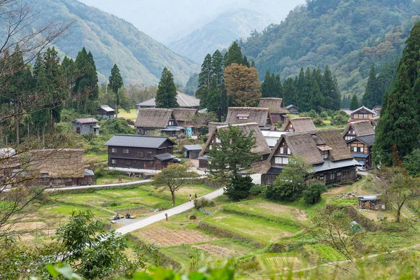 Tradicional japonês antiga aldeia Shirakawago — Fotografia de Stock