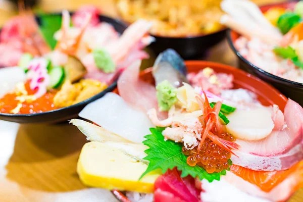 Sashimi aux fruits de mer dans des bols — Photo