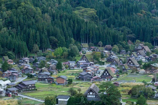 Shirakawago village i Japan på kvällen — Stockfoto