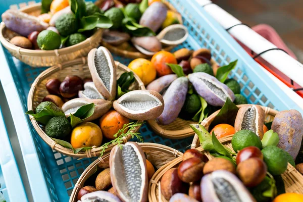 Piyasada çeşitli sebzeler — Stok fotoğraf