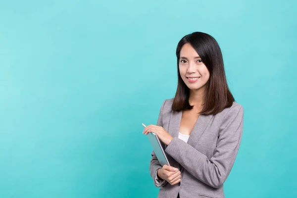Businesswoman holding digital tablet computer — Stock Photo, Image