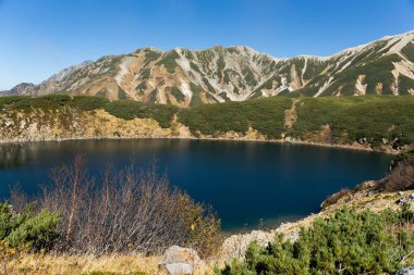 Tateyama Mount Tate ve Mikurigaike su birikintisi