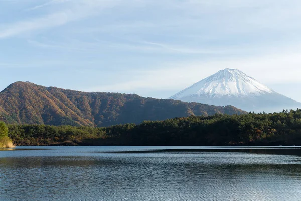 Fujisan och Lake Saiko — Stockfoto