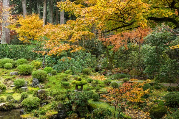 Sonbahar sezonu Japon Tapınağı