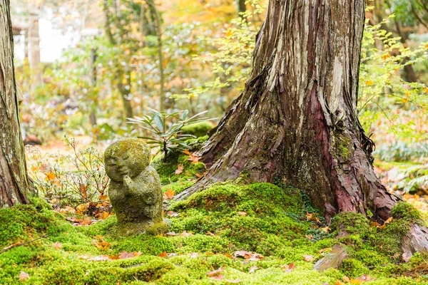 Japanische Statue im Park — Stockfoto