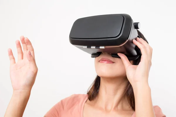 Woman wearing virtual reality headset — Stock Photo, Image