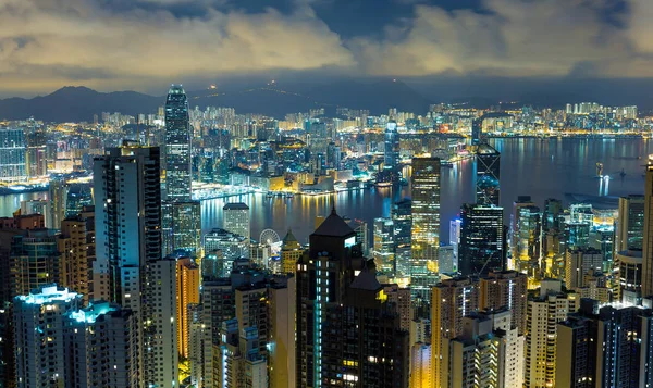 Hong kong skyline por la noche — Foto de Stock