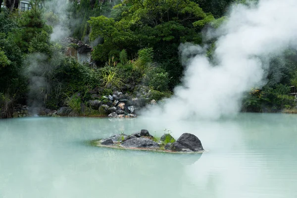 Гарячі джерела в місті Beppu — стокове фото