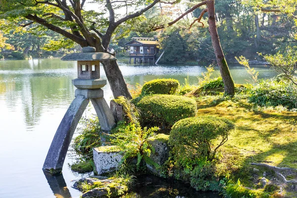 Ιαπωνικός κήπος στην πόλη Καναζάβα — Φωτογραφία Αρχείου