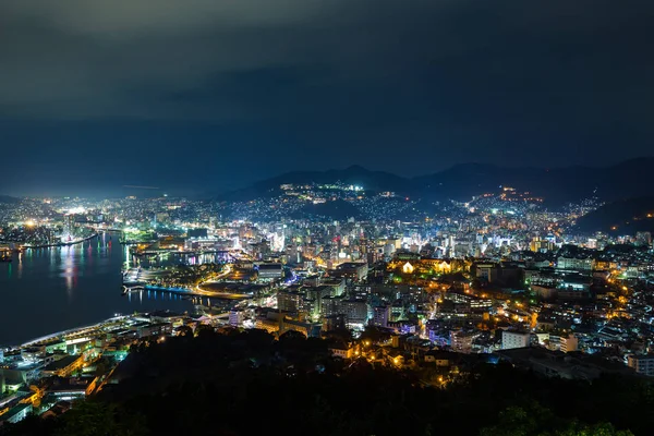 Miasto Nagasaki w Japonii, w nocy — Zdjęcie stockowe