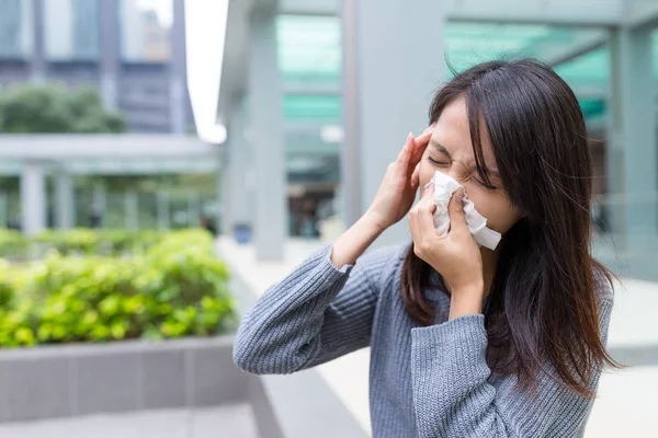 Woman feeling sick — Stock Photo, Image