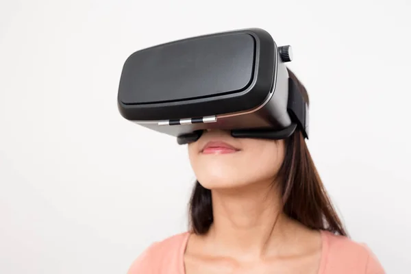 Vrouw ervaring met Virtual reality bril — Stockfoto