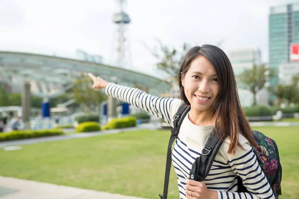 Mujer joven en la ciudad de Nagoya —  Fotos de Stock