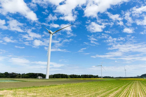 Moulin à vent pour la production d'énergie électrique — Photo