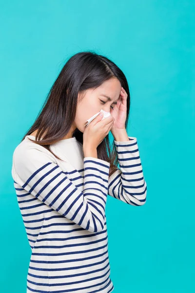 Mujer sintiéndose enferma — Foto de Stock