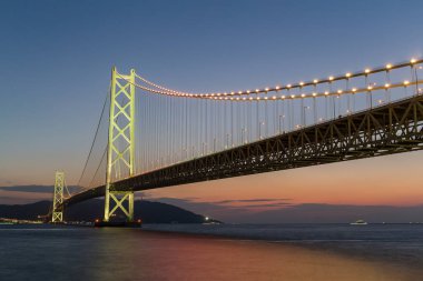 Akashi Kaikyo Köprüsü'nde Günbatımı