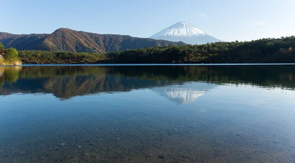 Fuji berget och Lake Saiko — Stockfoto