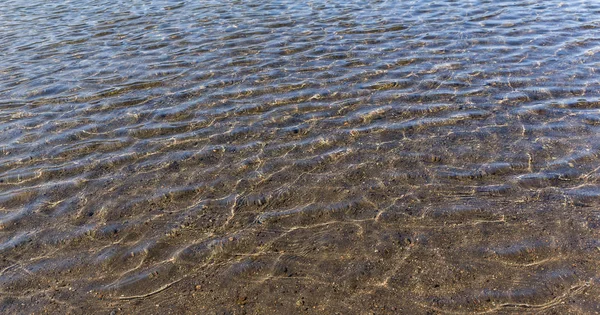 Transparente de las olas del lago — Foto de Stock