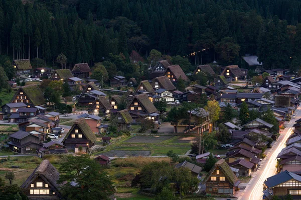 Japonês Shirakawago aldeia à noite — Fotografia de Stock