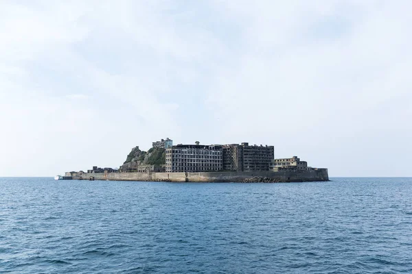 Isla Gunkanjima abandonada en Japón — Foto de Stock