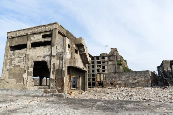 Acorazado abandonado isla de Gunkanjima en Japón — Foto de Stock
