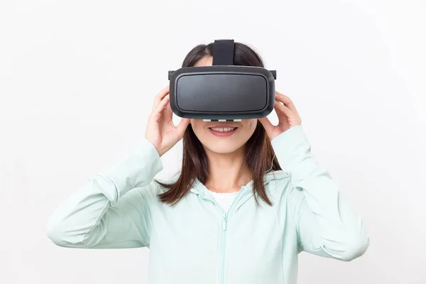 Donna godere con dispositivo VR — Foto Stock