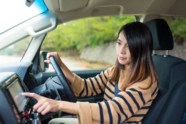 Woman using GPS system on car — Stock Photo, Image