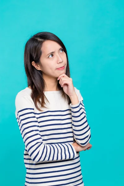 Vrouw denken van een idee — Stockfoto