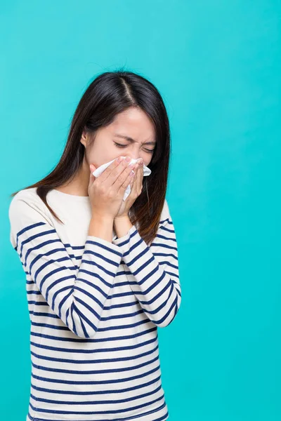 Asian young woman sneezing — Stock Photo, Image