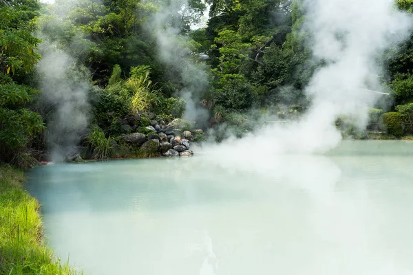 Гарячі джерела в місті Beppu — стокове фото