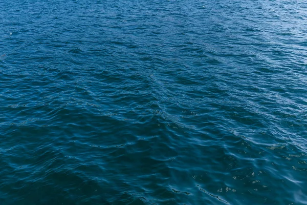 Superfície do mar com ondas — Fotografia de Stock