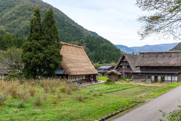Maisons en bois au village de Shirakawago — Photo