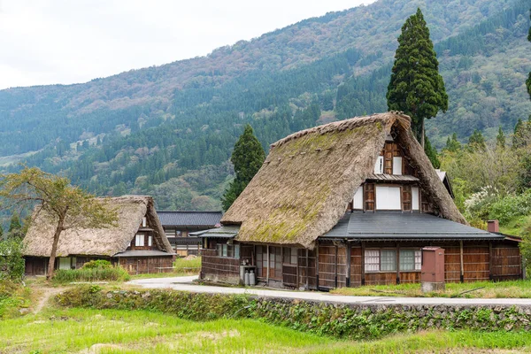 Vieux village de Shirakawago au Japon — Photo