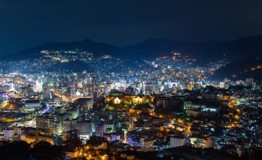 Gece manzarası Nagasaki Japonya'da