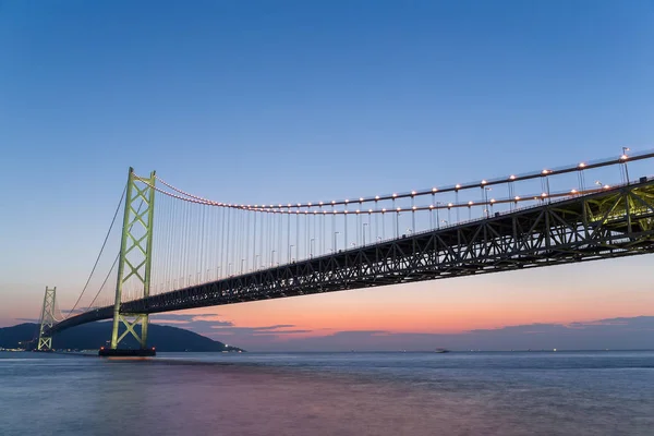 夕暮れの明石海峡大橋 — ストック写真