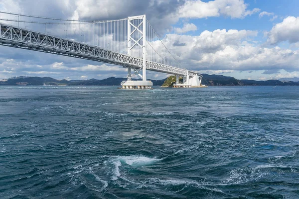 Puente de Onaruto y remolinos en Japón — Foto de Stock