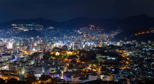 Panoráma města Nagasaki v Japonsku v noci — Stock fotografie