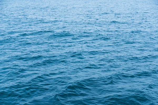 Superfície do mar com ondas — Fotografia de Stock