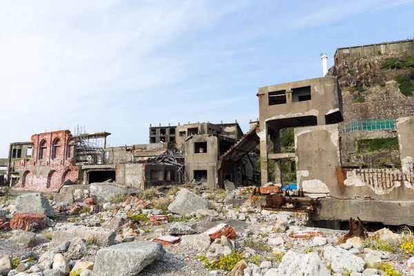 Övergivna Gunkanjima ön i Japan — Stockfoto