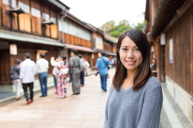 Kadın ziyaret Kanazawa şehir